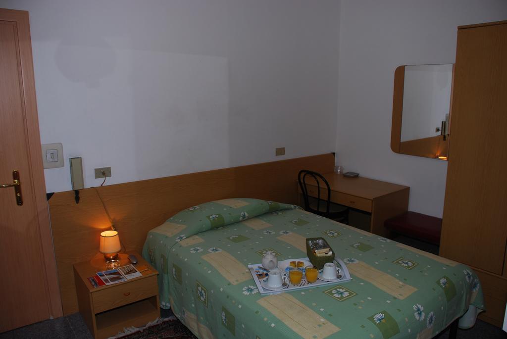 Hotel Major Genova Esterno foto